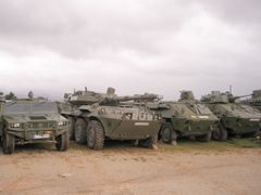 Vehículos de combate del GCLAC II. De izquierda a derecha: VERT, VRC, BMR, VEC