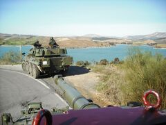 Dos VRC "Centauro" del GCLAC II durante un ejercicio "alfa" en el embalse del río Guadalteba (Málaga)